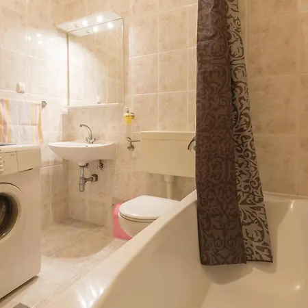 Апартаменты Stunning In With Kitchen *