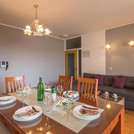 Apartment Stunning In With Kitchen Makarska