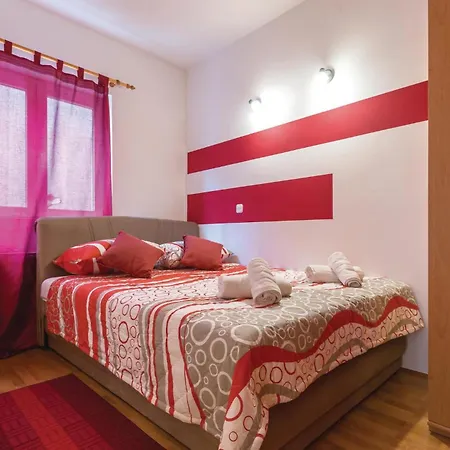 Stunning In With Kitchen Макарска